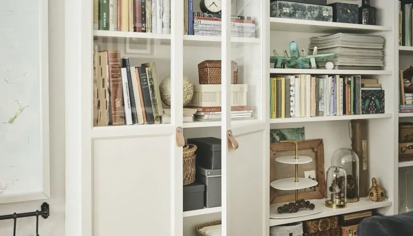 IKEA białe meble: Jak czyścić, by lśniły i nie żółkły? Poradnik